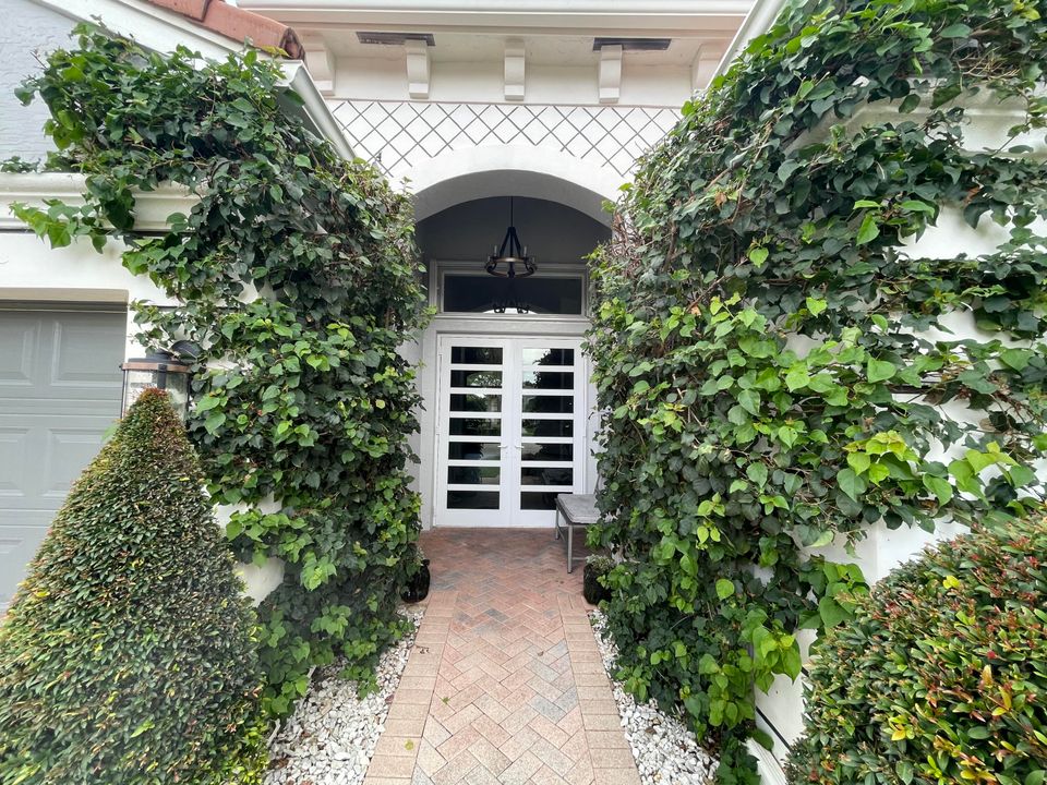 For Rent: $4,900 (3 beds, 2 baths, 1904 Square Feet)