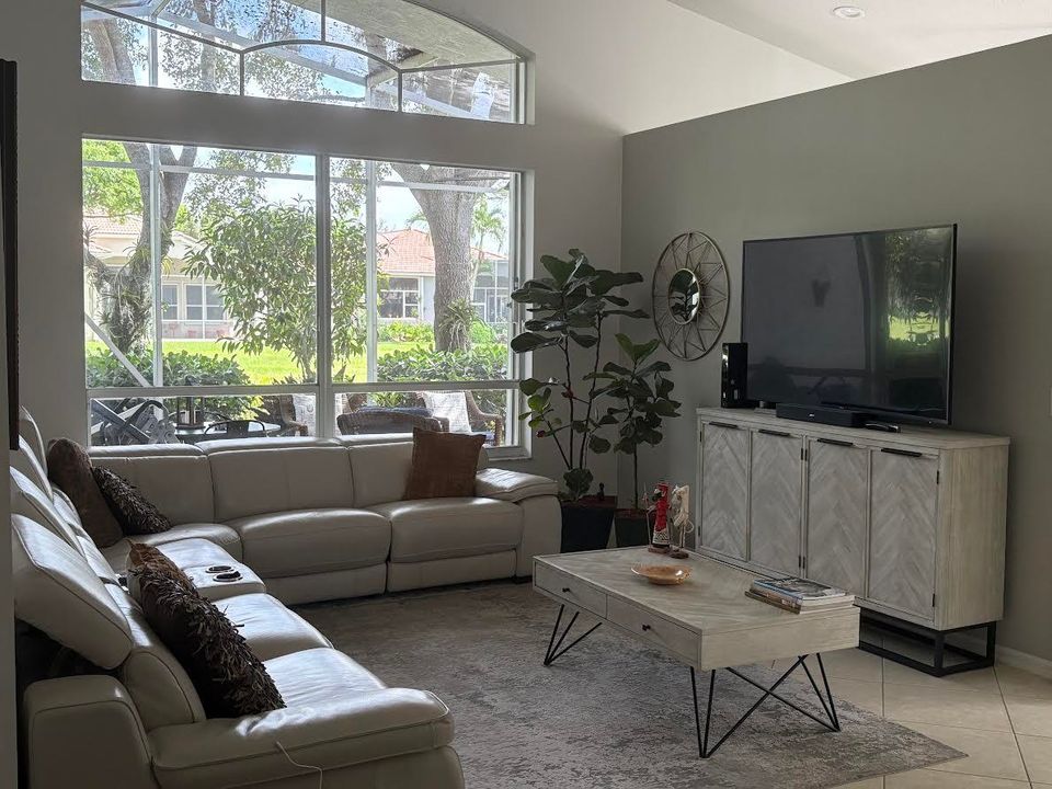 For Rent: $4,900 (3 beds, 2 baths, 1904 Square Feet)