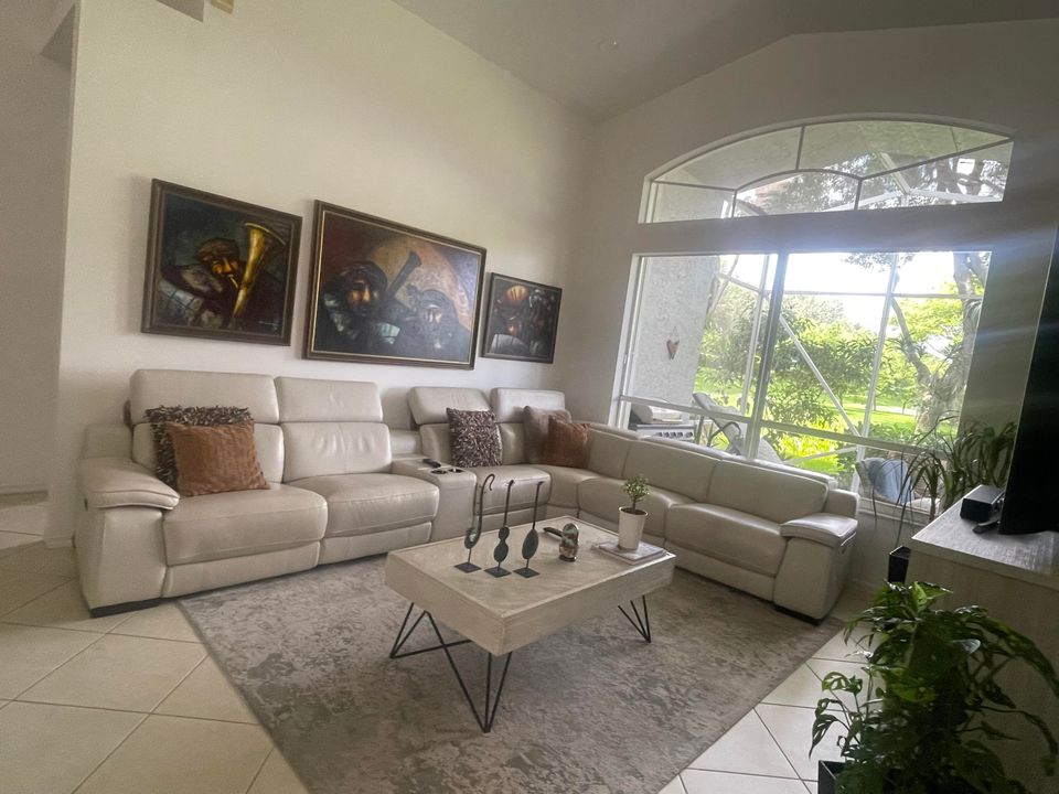 For Rent: $4,900 (3 beds, 2 baths, 1904 Square Feet)