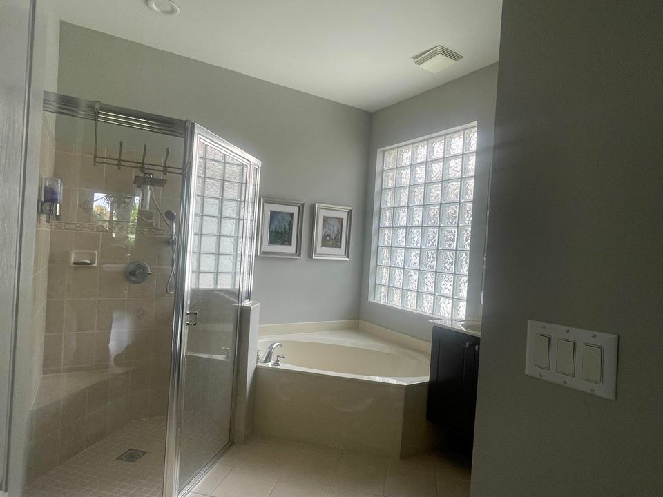 For Rent: $4,900 (3 beds, 2 baths, 1904 Square Feet)