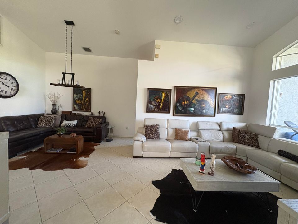 For Rent: $4,900 (3 beds, 2 baths, 1904 Square Feet)