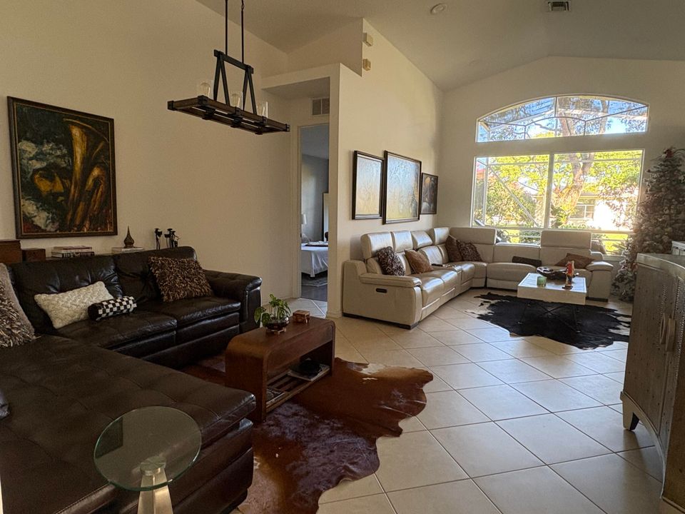 For Rent: $4,900 (3 beds, 2 baths, 1904 Square Feet)