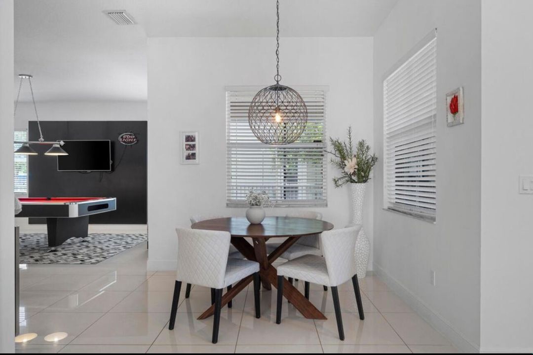 В аренду: $7,500 (5 спален, 4 ванн, 4176 Квадратных фут)