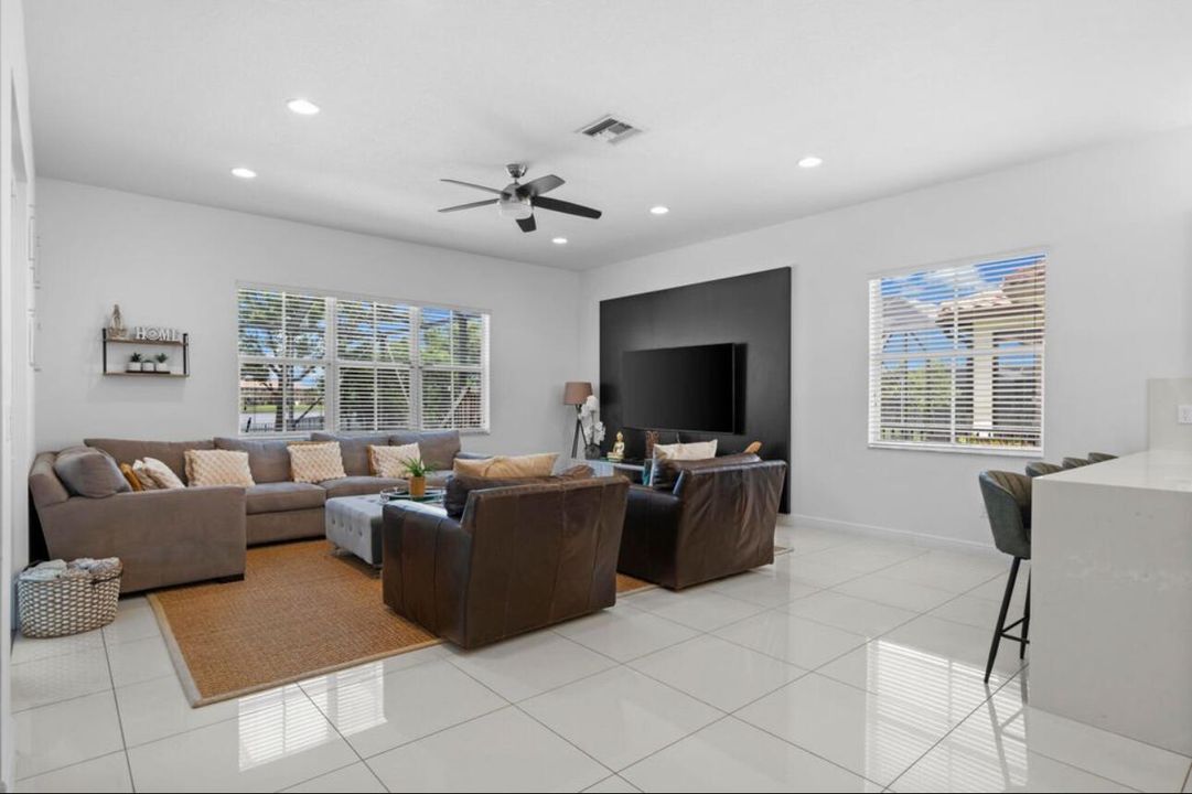 В аренду: $7,500 (5 спален, 4 ванн, 4176 Квадратных фут)