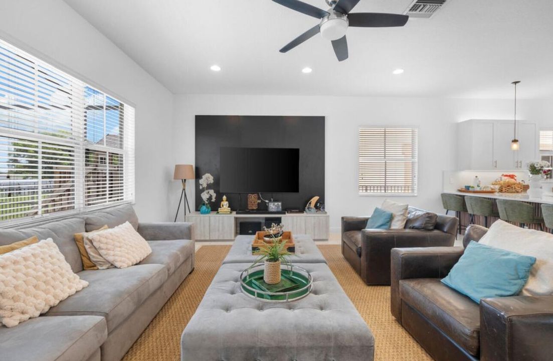 В аренду: $7,500 (5 спален, 4 ванн, 4176 Квадратных фут)