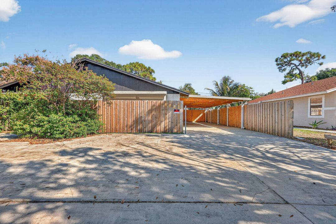 待售: $299,000 (2 贝兹, 2 浴室, 946 平方英尺)