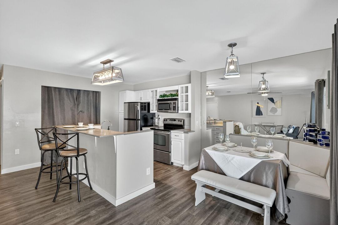 待售: $299,000 (2 贝兹, 2 浴室, 946 平方英尺)