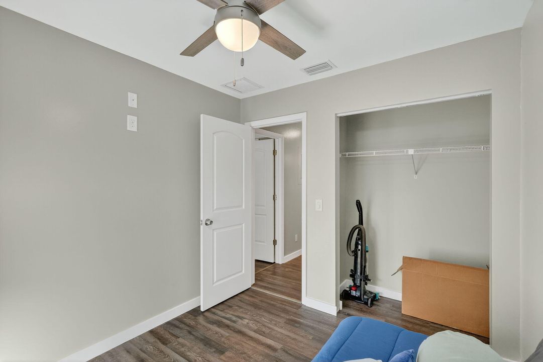 待售: $299,000 (2 贝兹, 2 浴室, 946 平方英尺)