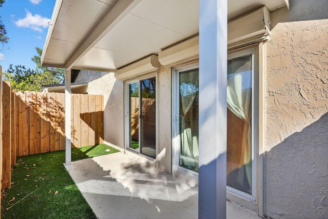 待售: $299,000 (2 贝兹, 2 浴室, 946 平方英尺)