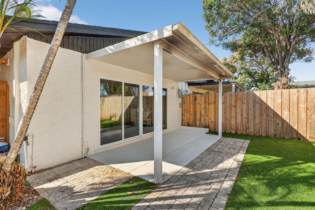 待售: $299,000 (2 贝兹, 2 浴室, 946 平方英尺)