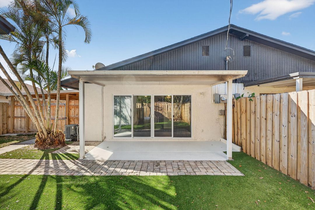 待售: $299,000 (2 贝兹, 2 浴室, 946 平方英尺)