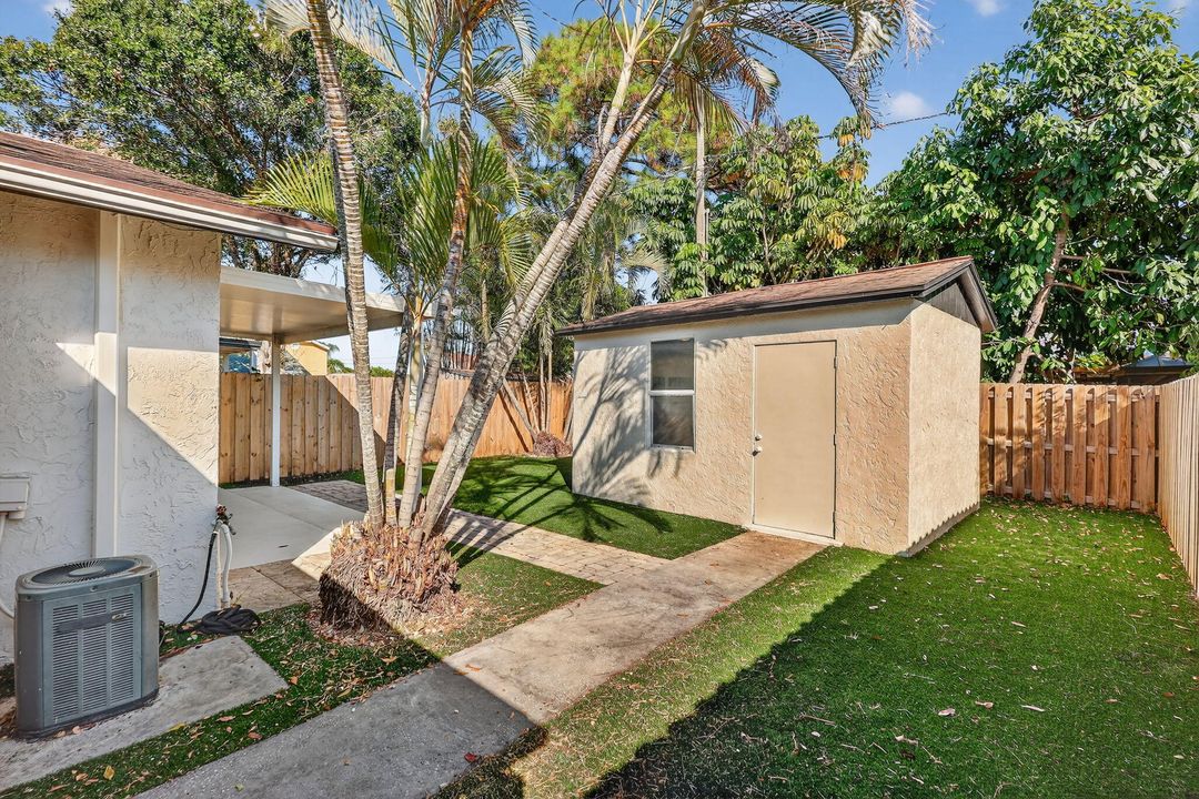 待售: $299,000 (2 贝兹, 2 浴室, 946 平方英尺)