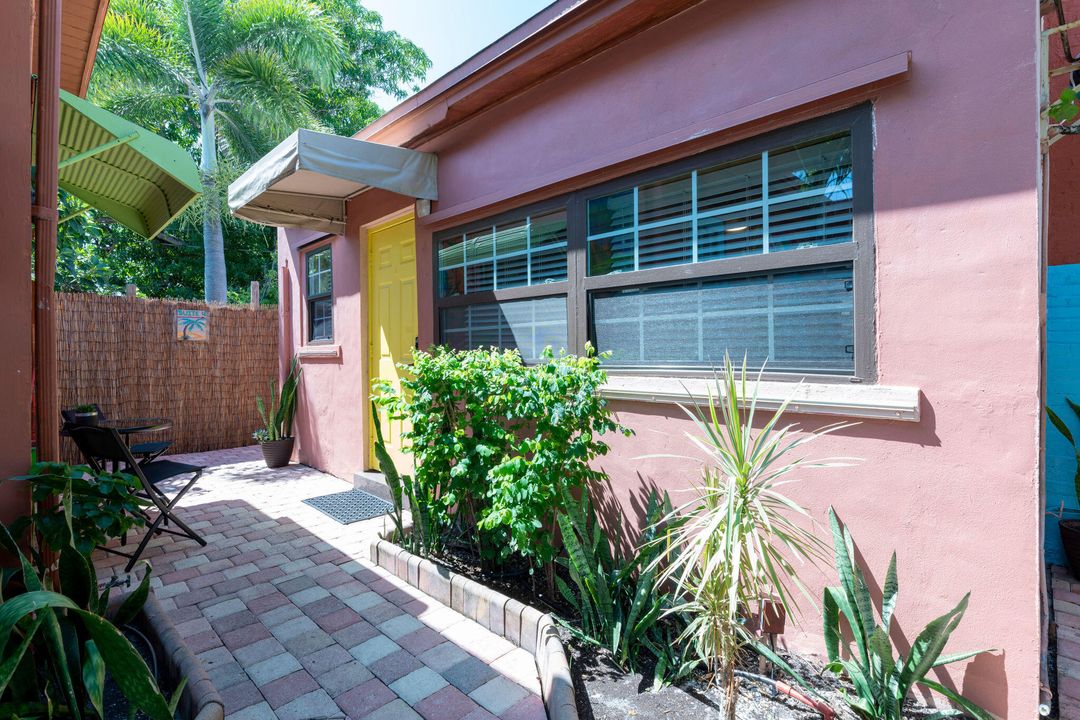 出租: $1,700 (0 贝兹, 1 浴室, 391 平方英尺)