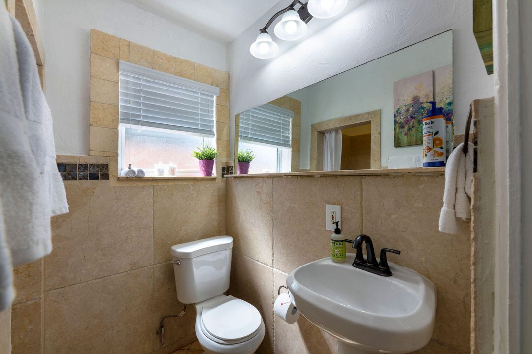 出租: $1,700 (0 贝兹, 1 浴室, 391 平方英尺)