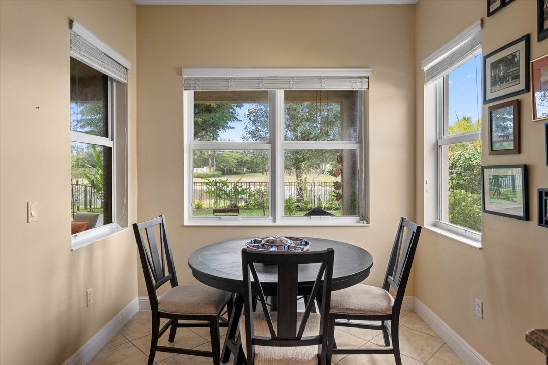 На продажу: $599,000 (3 спален, 3 ванн, 2046 Квадратных фут)