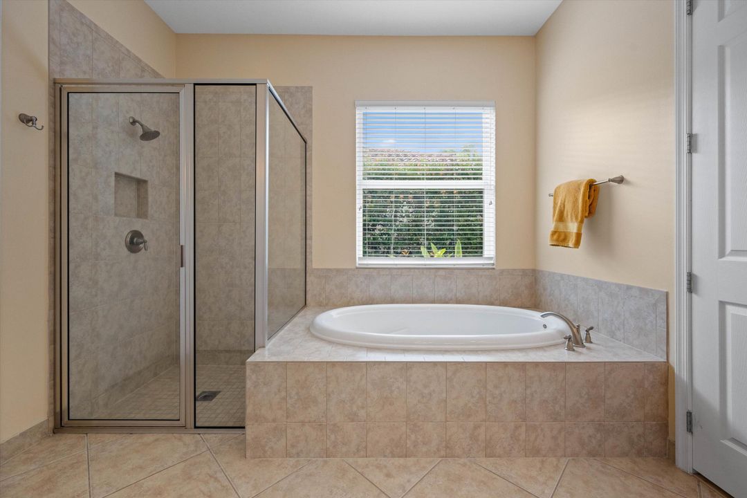 На продажу: $599,000 (3 спален, 3 ванн, 2046 Квадратных фут)