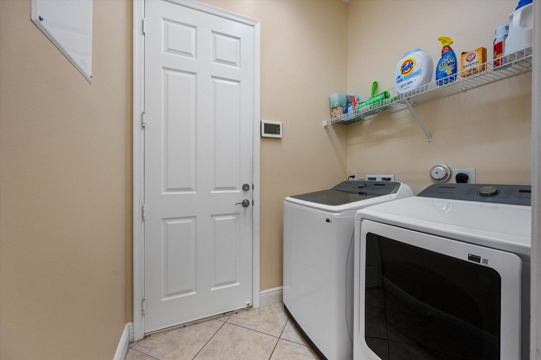 На продажу: $599,000 (3 спален, 3 ванн, 2046 Квадратных фут)