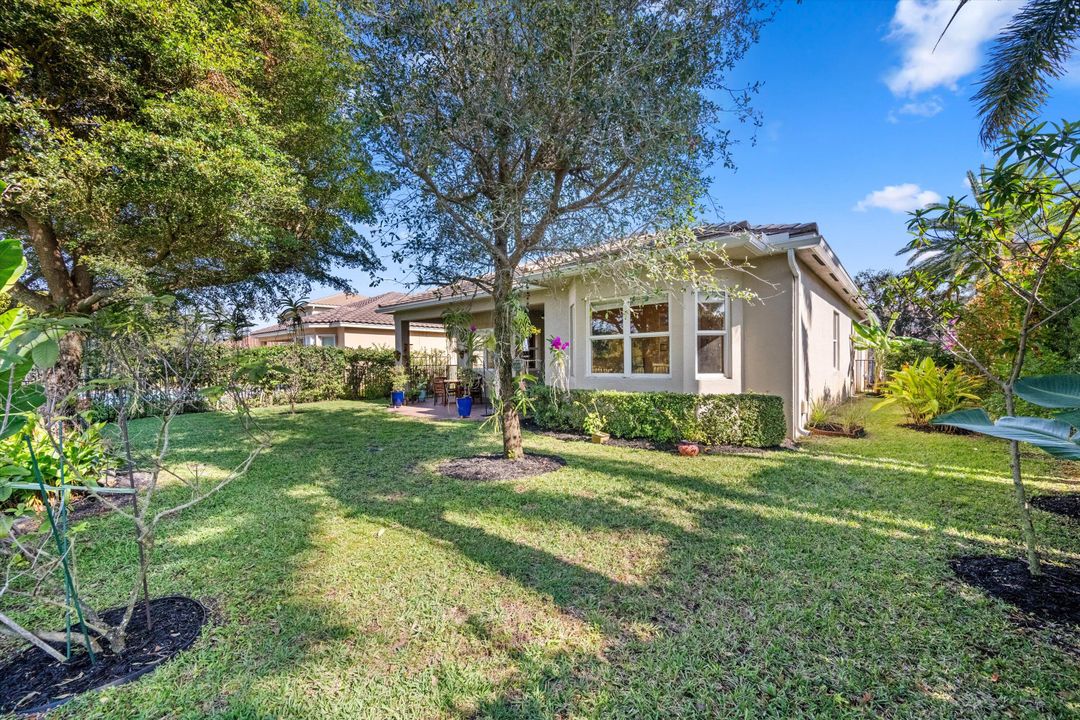 На продажу: $599,000 (3 спален, 3 ванн, 2046 Квадратных фут)