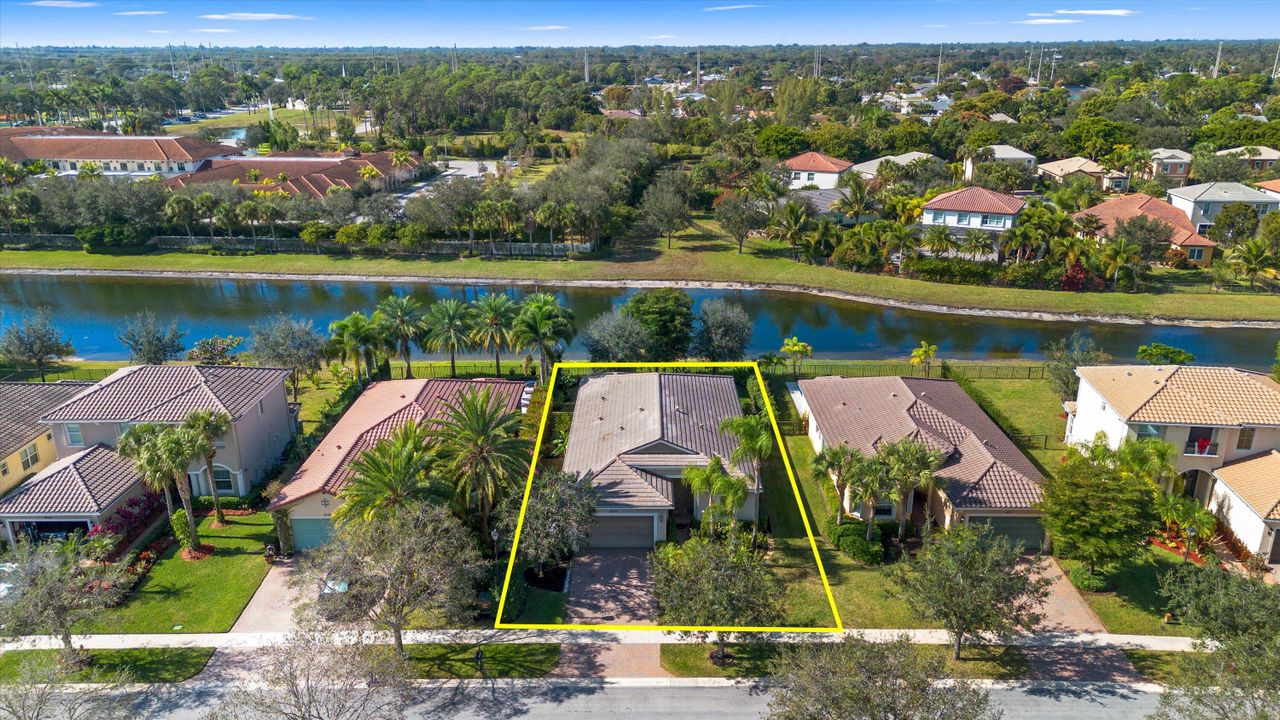 На продажу: $599,000 (3 спален, 3 ванн, 2046 Квадратных фут)