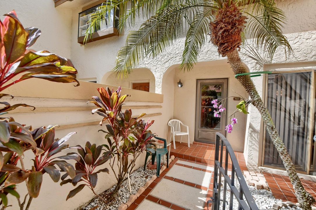 На продажу: $299,000 (2 спален, 2 ванн, 1300 Квадратных фут)