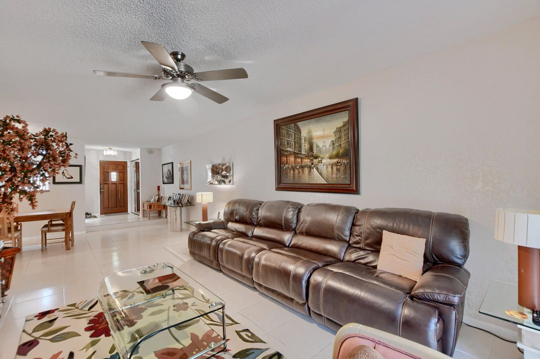 На продажу: $299,000 (2 спален, 2 ванн, 1300 Квадратных фут)