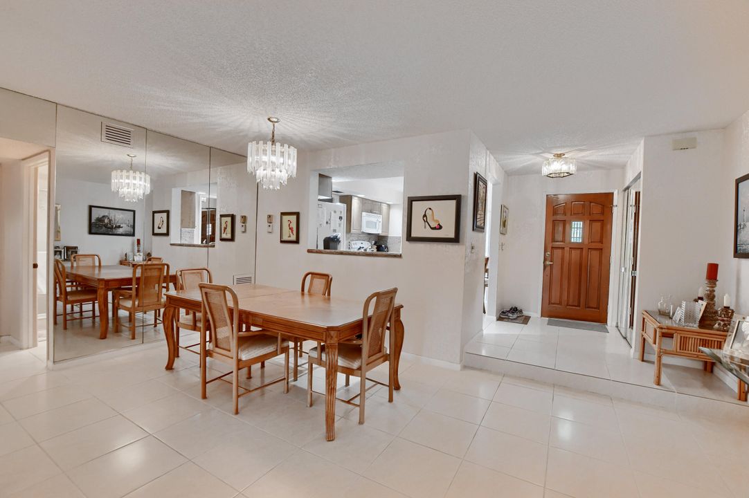 На продажу: $299,000 (2 спален, 2 ванн, 1300 Квадратных фут)