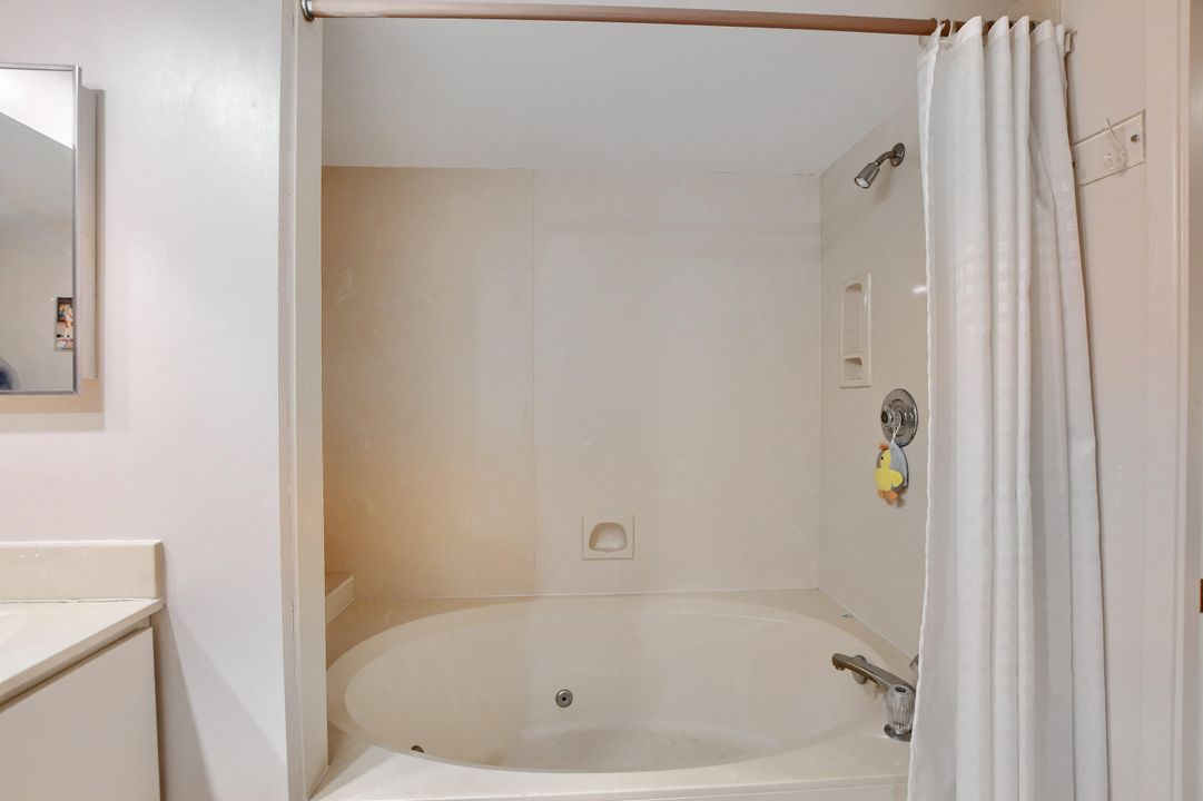 На продажу: $299,000 (2 спален, 2 ванн, 1300 Квадратных фут)