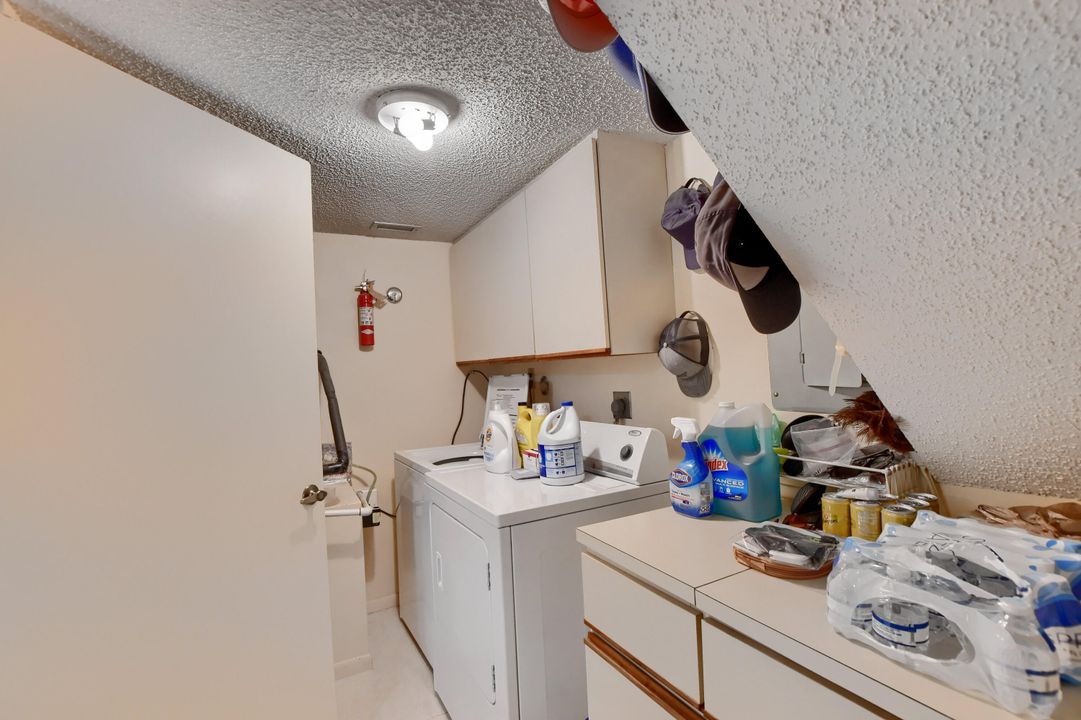 На продажу: $299,000 (2 спален, 2 ванн, 1300 Квадратных фут)