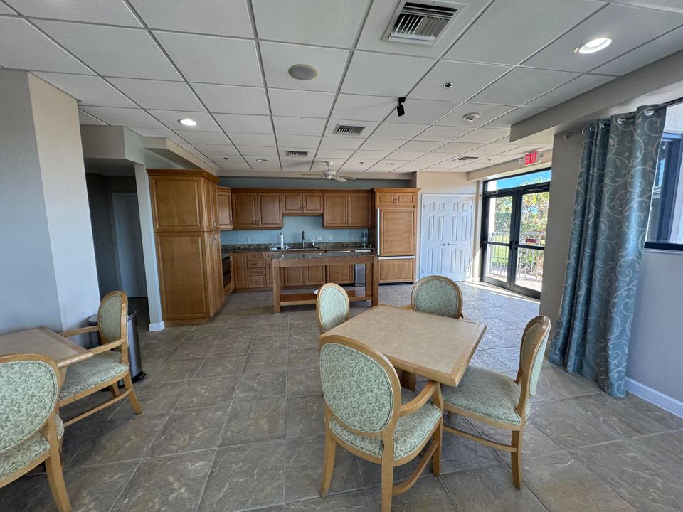 出租: $6,000 (3 贝兹, 2 浴室, 1892 平方英尺)