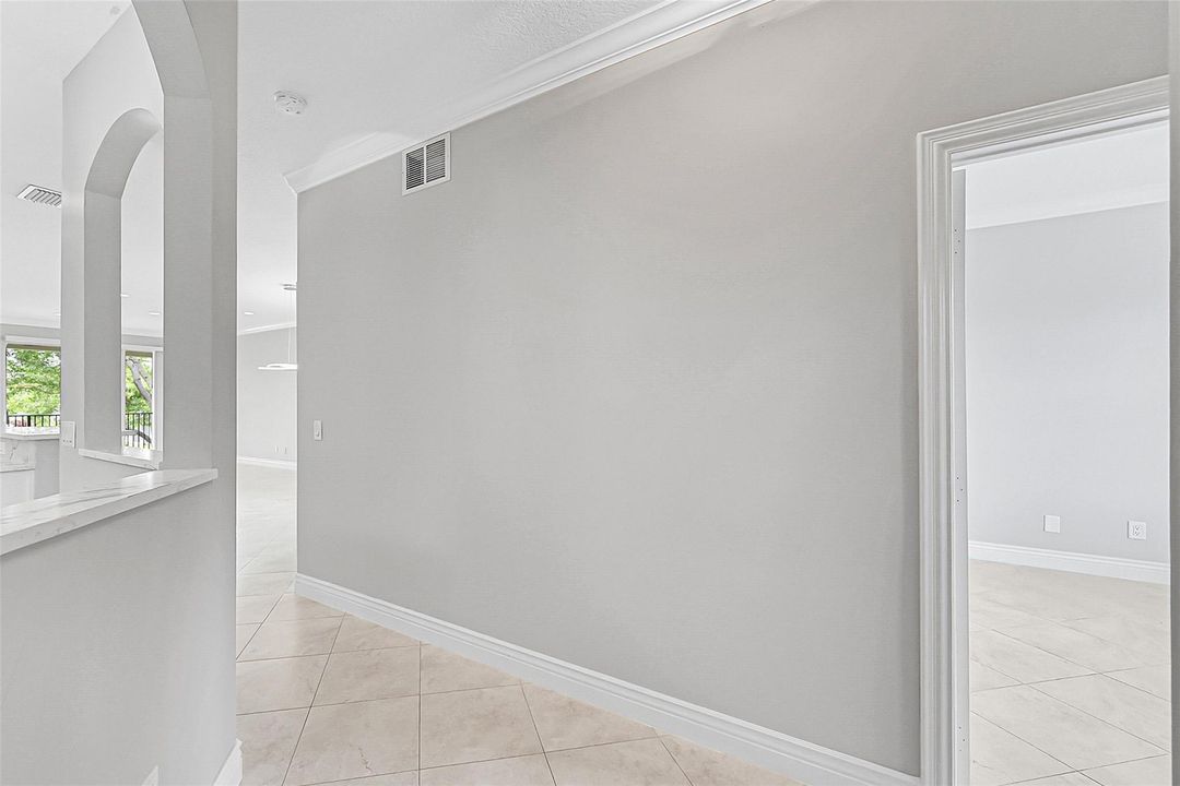 待售: $310,000 (3 贝兹, 2 浴室, 1611 平方英尺)