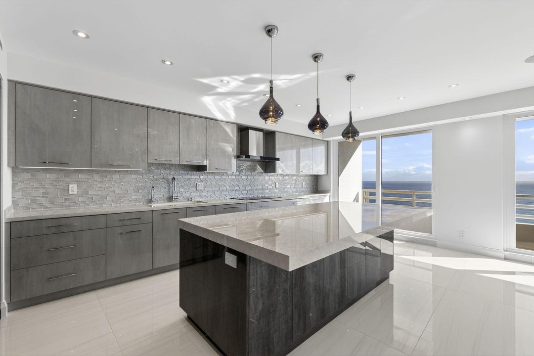 На продажу: $5,500,000 (3 спален, 3 ванн, 2792 Квадратных фут)