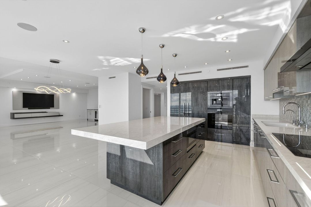 На продажу: $5,500,000 (3 спален, 3 ванн, 2792 Квадратных фут)