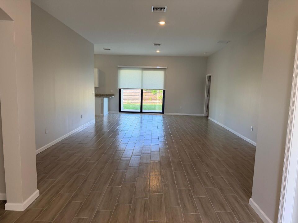 En Renta: $2,600 (4 camas, 2 baños, 2069 Pies cuadrados)