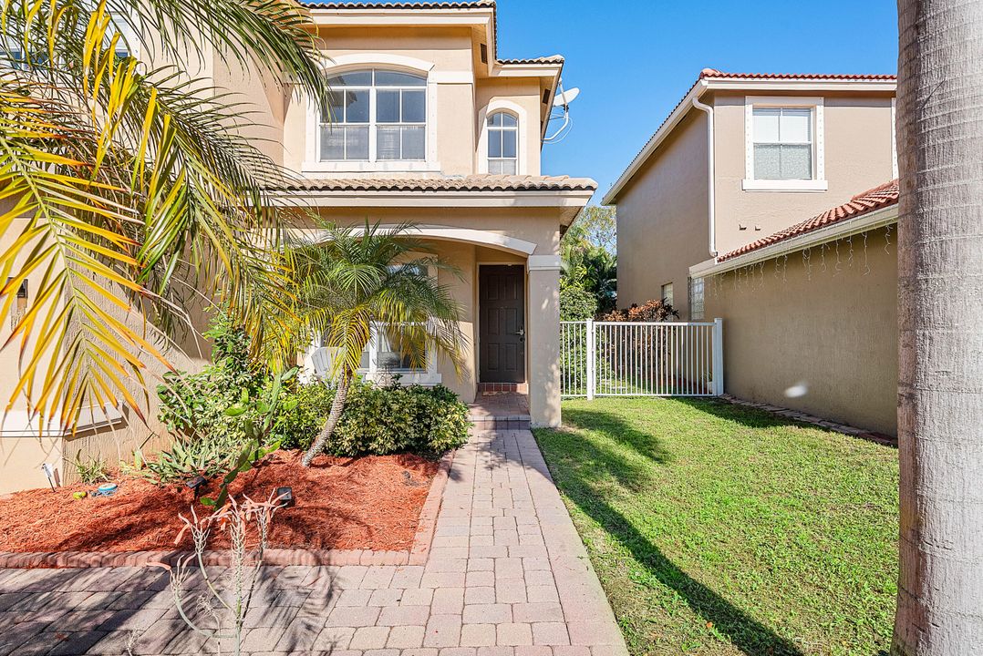 待售: $594,200 (3 贝兹, 2 浴室, 1909 平方英尺)