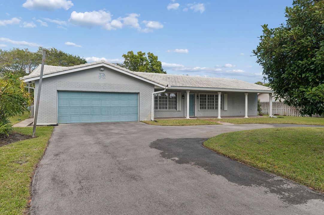 For Sale: $825,000 (3 beds, 3 baths, 1961 Square Feet)