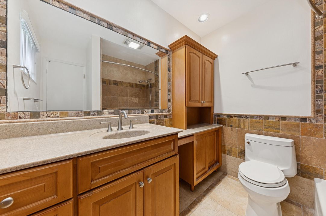 For Sale: $825,000 (3 beds, 3 baths, 1961 Square Feet)