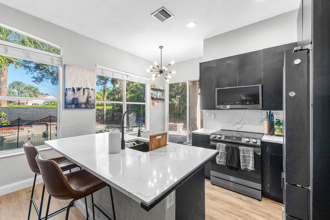 待售: $594,200 (3 贝兹, 2 浴室, 1909 平方英尺)