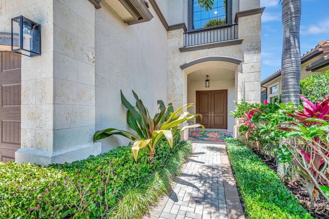 For Sale: $1,625,000 (5 beds, 5 baths, 4331 Square Feet)