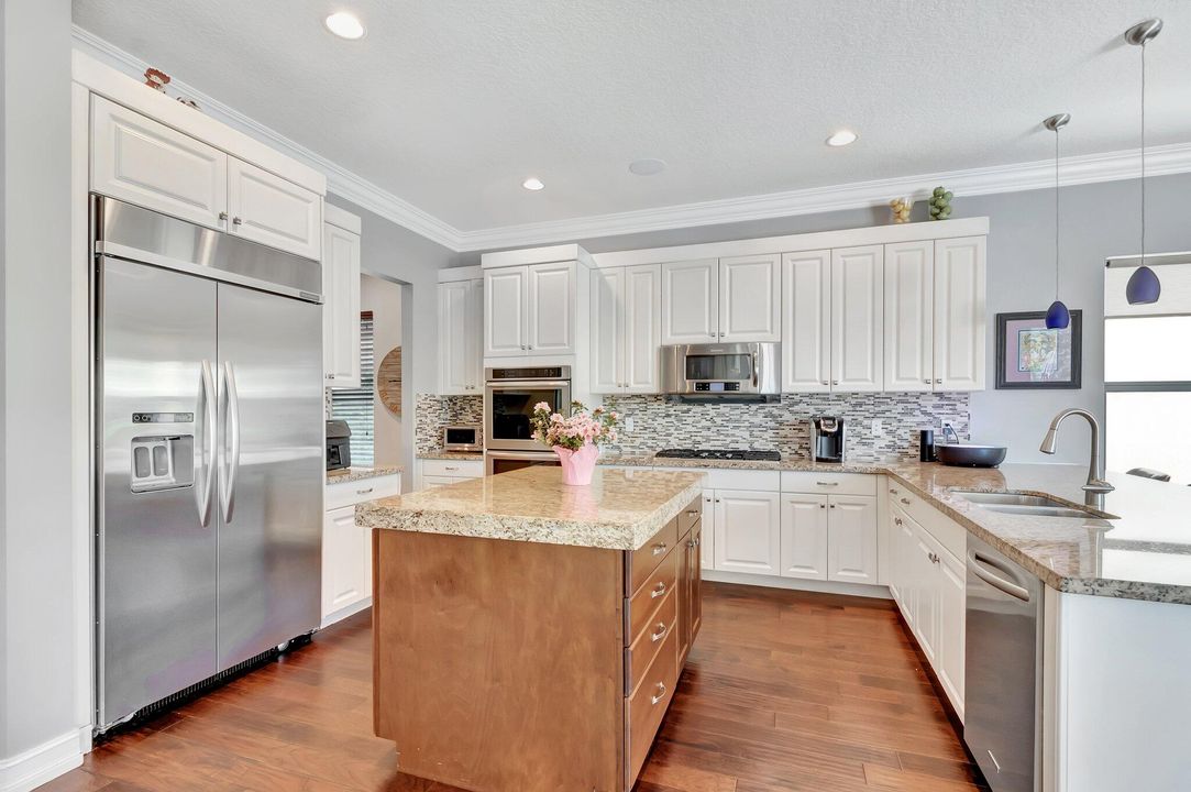 For Sale: $1,625,000 (5 beds, 5 baths, 4331 Square Feet)