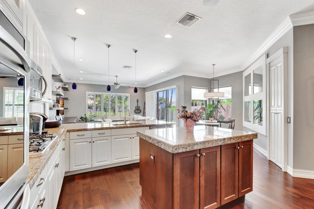 For Sale: $1,625,000 (5 beds, 5 baths, 4331 Square Feet)