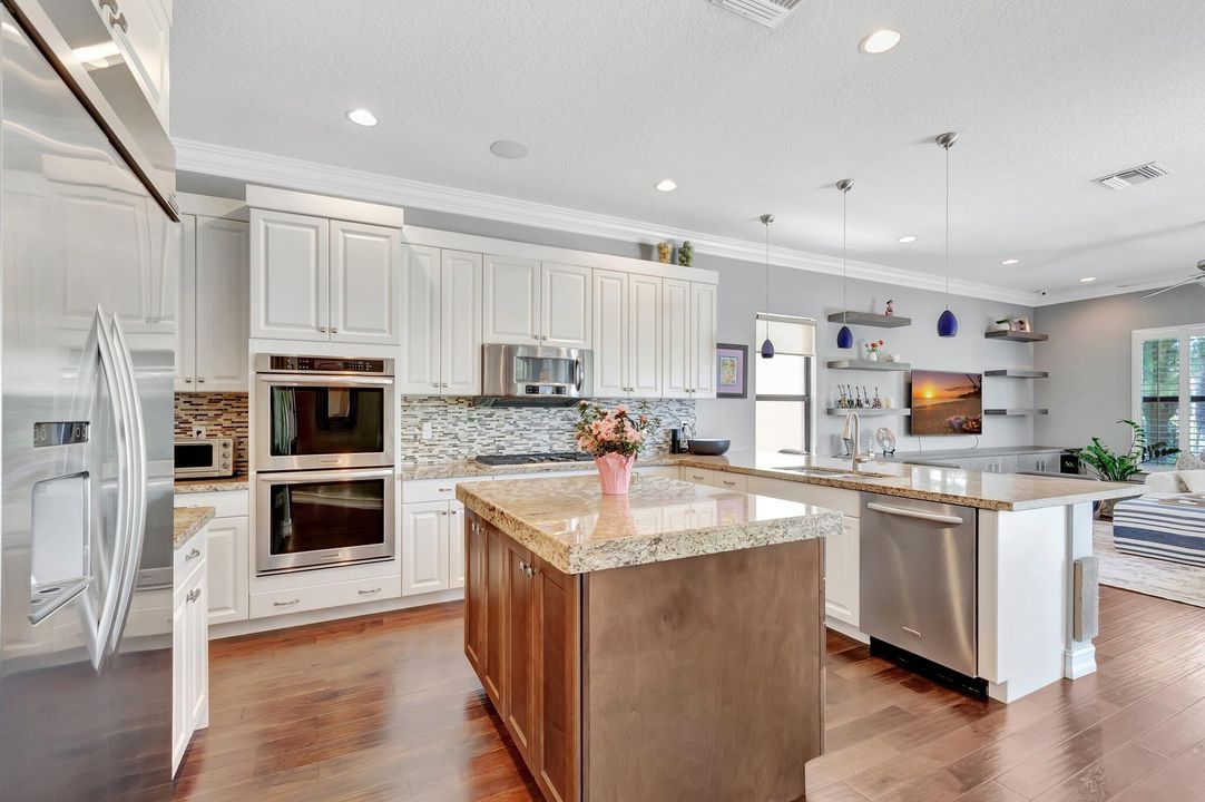 For Sale: $1,625,000 (5 beds, 5 baths, 4331 Square Feet)