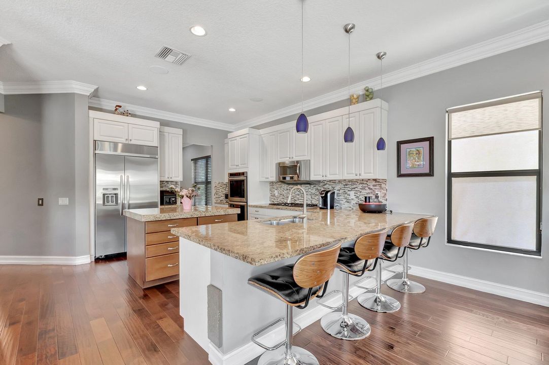 For Sale: $1,625,000 (5 beds, 5 baths, 4331 Square Feet)