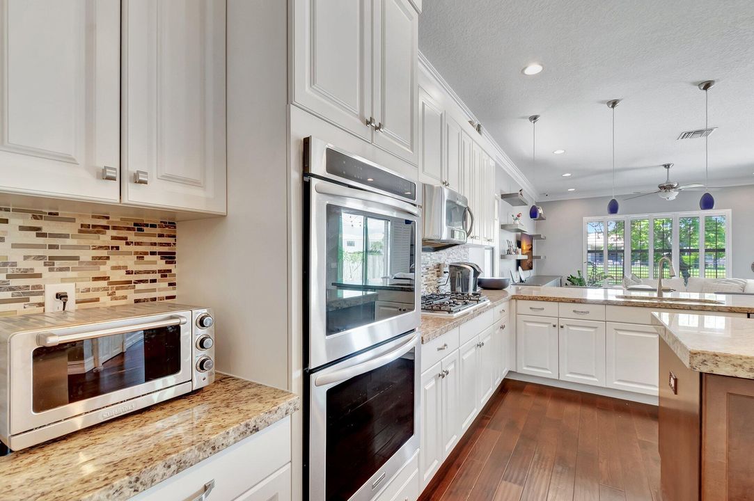 For Sale: $1,625,000 (5 beds, 5 baths, 4331 Square Feet)