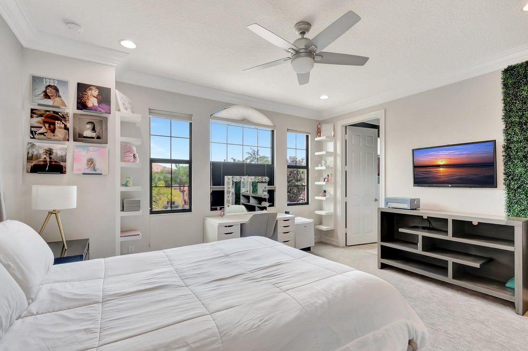 For Sale: $1,625,000 (5 beds, 5 baths, 4331 Square Feet)