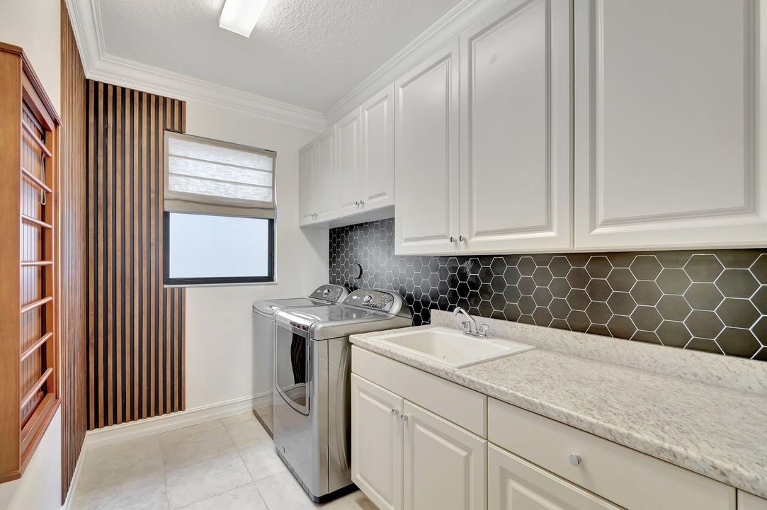 For Sale: $1,625,000 (5 beds, 5 baths, 4331 Square Feet)