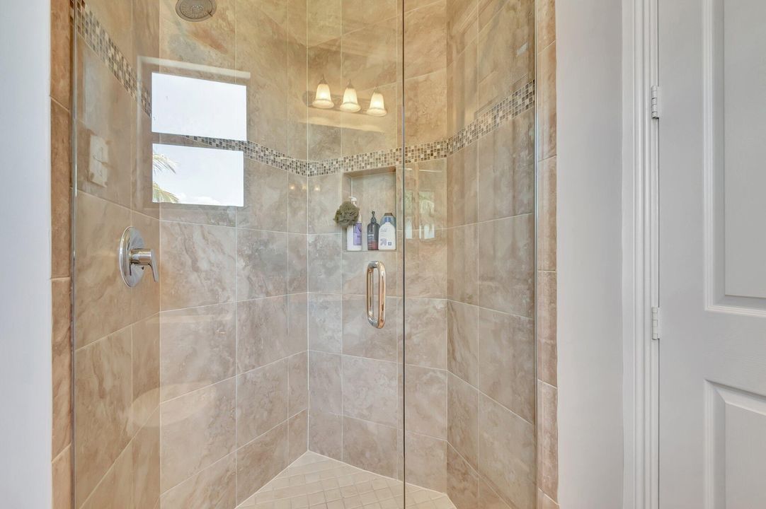 For Sale: $1,625,000 (5 beds, 5 baths, 4331 Square Feet)