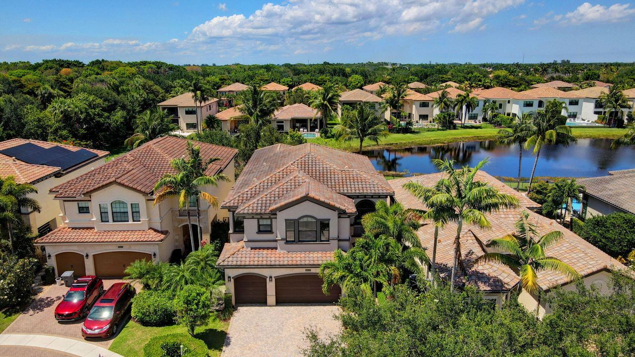 For Sale: $1,625,000 (5 beds, 5 baths, 4331 Square Feet)