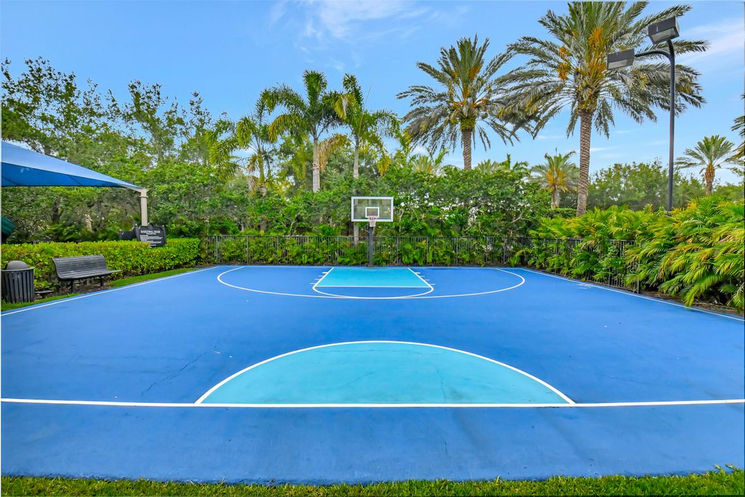 For Sale: $1,625,000 (5 beds, 5 baths, 4331 Square Feet)