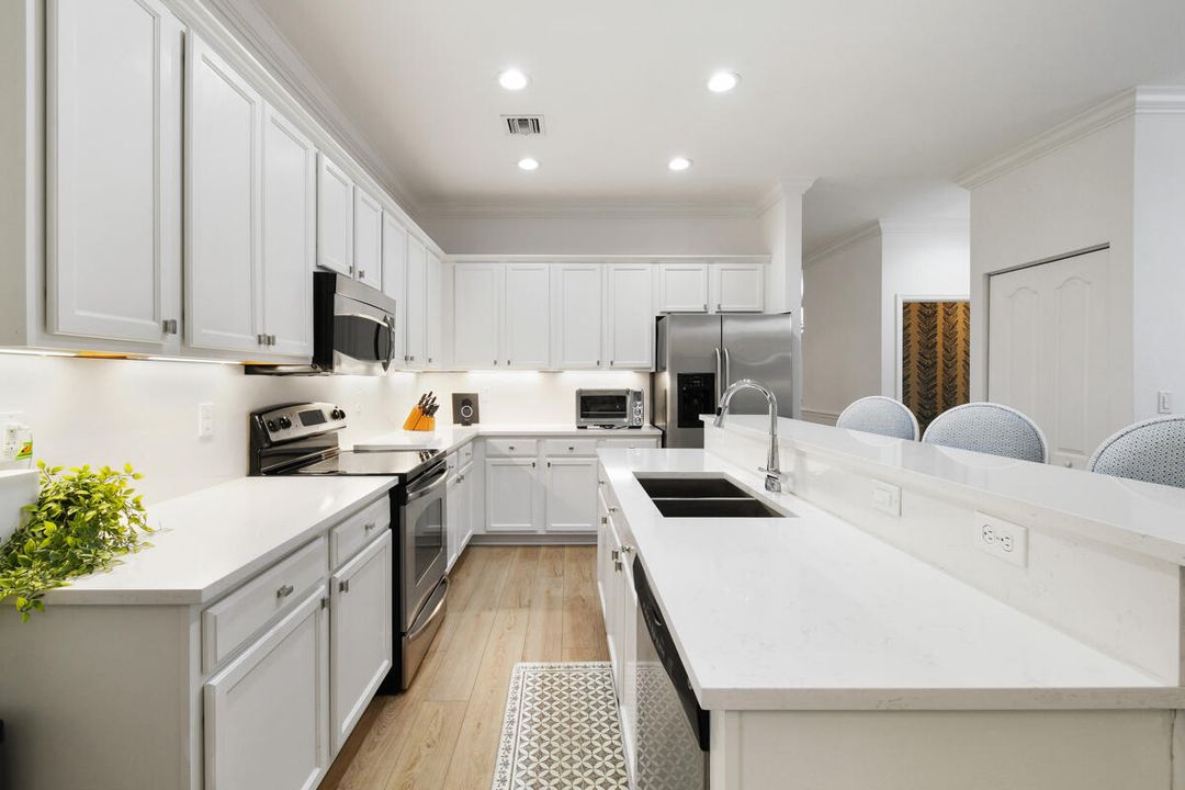 出租: $6,750 (4 贝兹, 2 浴室, 2334 平方英尺)