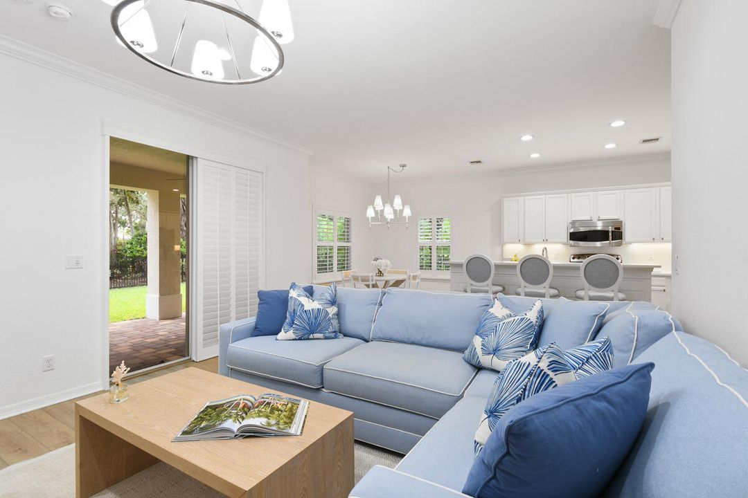 出租: $6,750 (4 贝兹, 2 浴室, 2334 平方英尺)